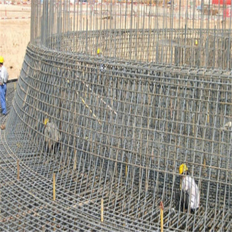 Reinforced concrete construction for high-altitude construction tower shaft walls